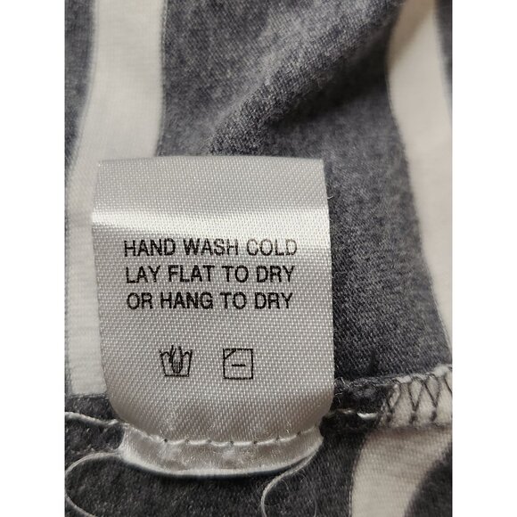 JOH Apparel Womens Gray and White Striped‎ T-shirt Crocheted Pocket Size Med - Picture 8 of 9